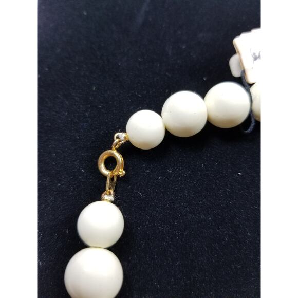 Coro Cream Marbleized Graduated Beaded Signed Vintage Single Strand Necklace - Picture 7 of 10